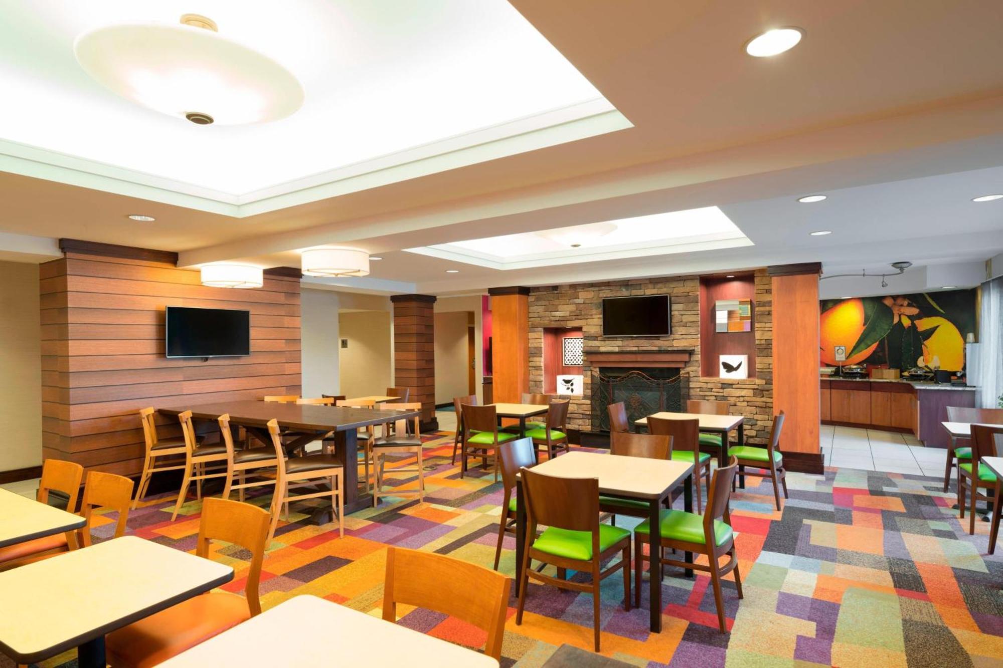 Fairfield Inn & Suites By Marriott State College Exterior photo