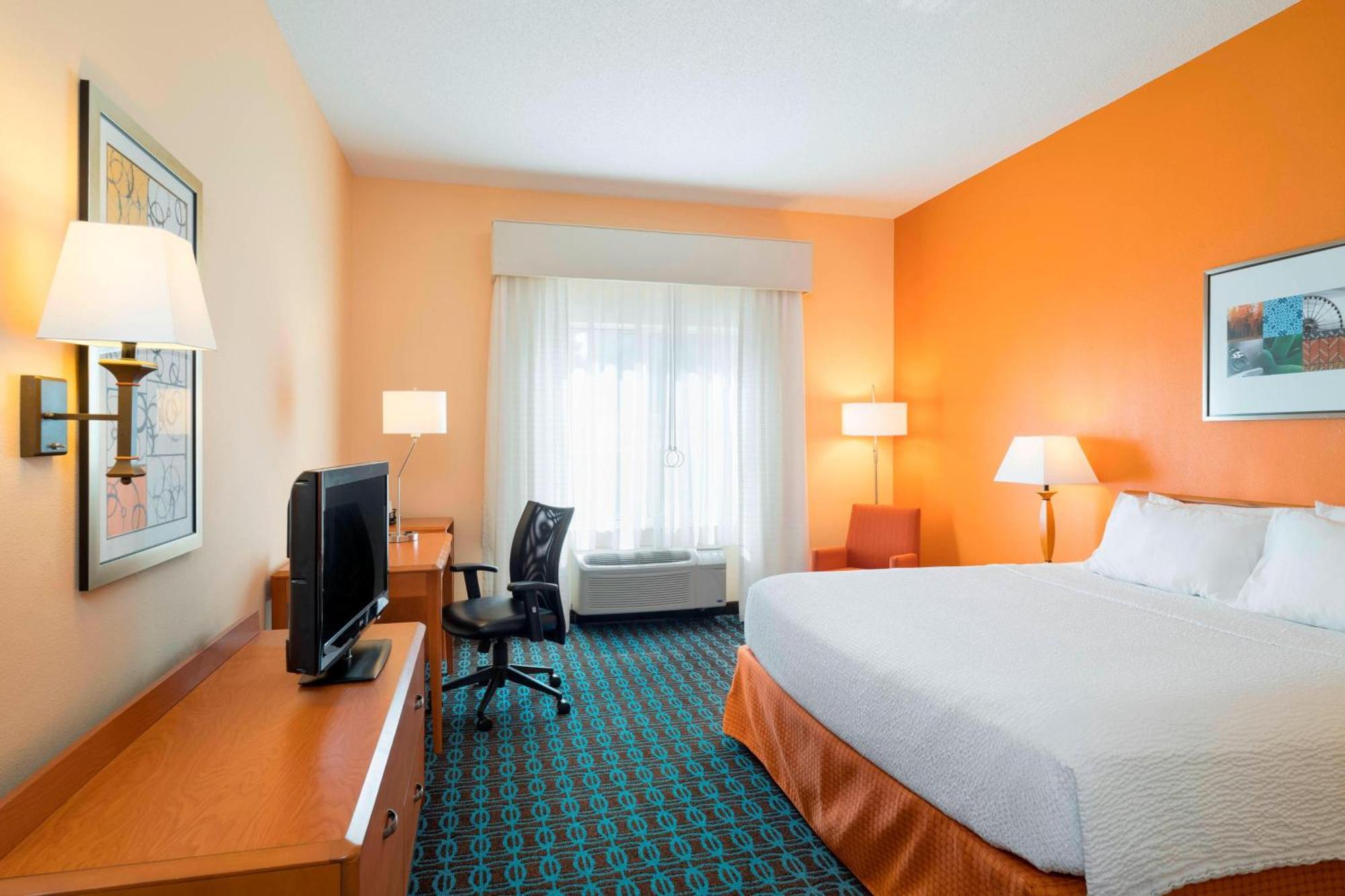 Fairfield Inn & Suites By Marriott State College Exterior photo