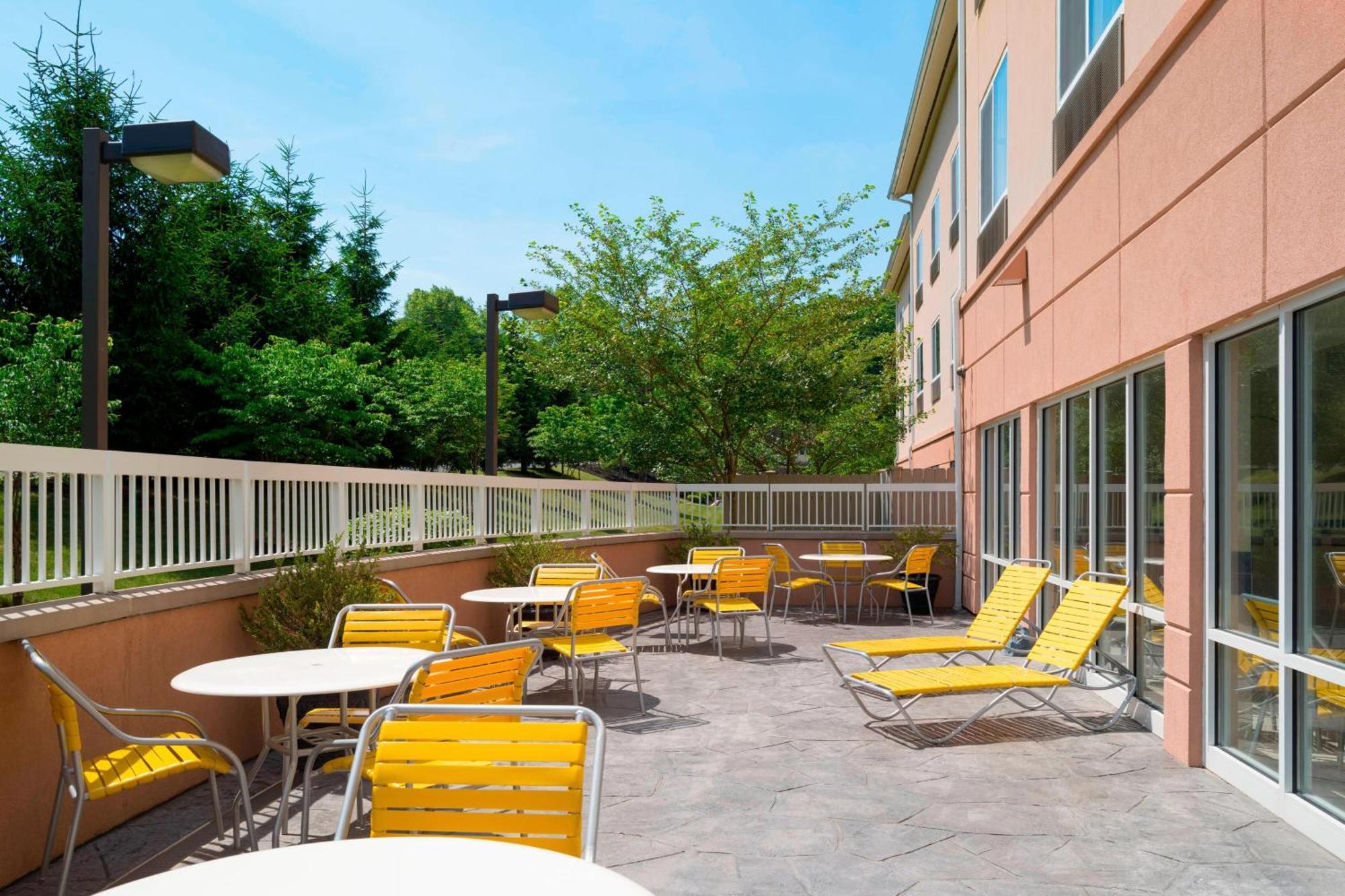 Fairfield Inn & Suites By Marriott State College Exterior photo
